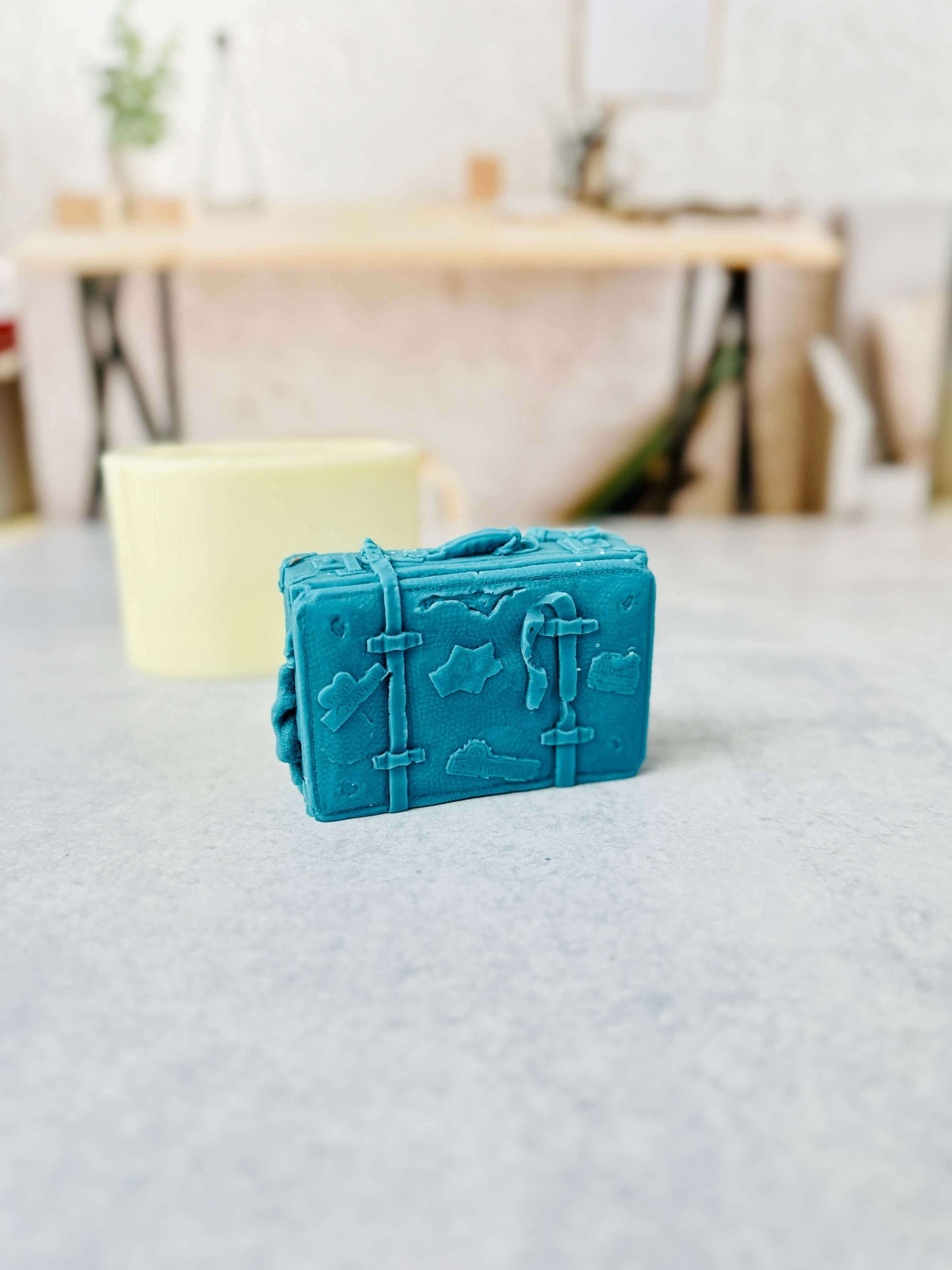 Crafting a suitcase candle with a high-quality silicone mold