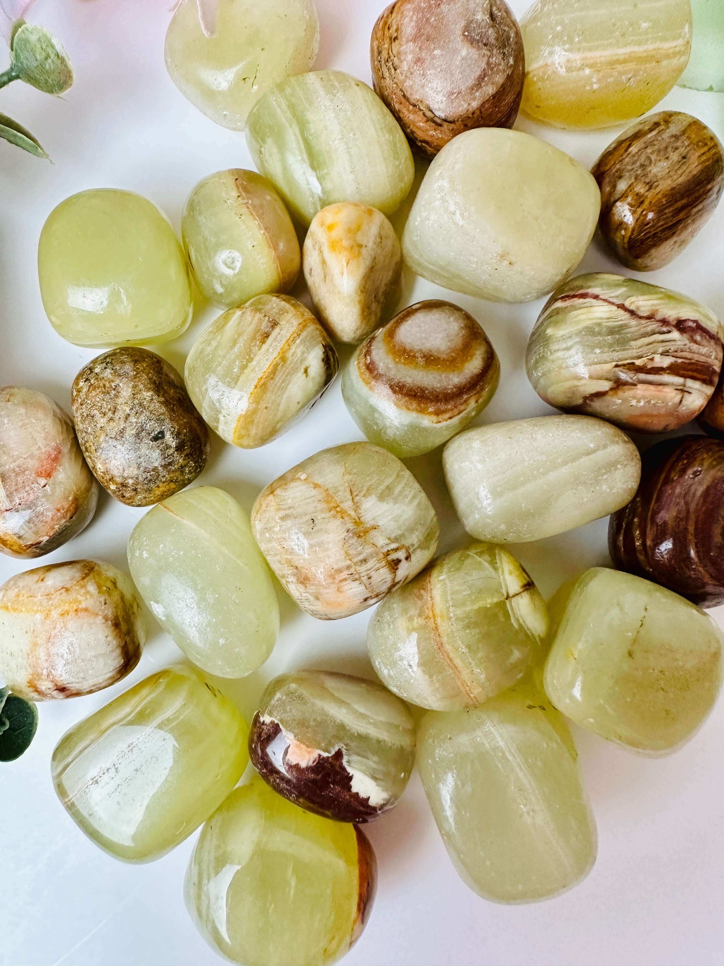 Banded green onyx tumbled crystals